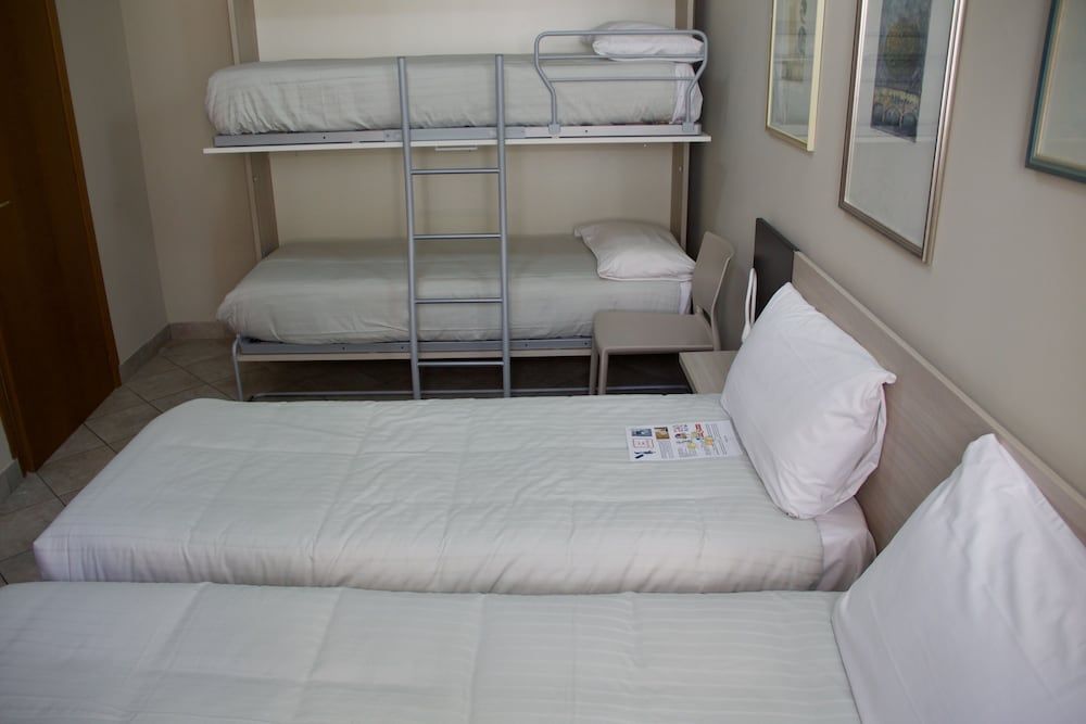 Hotel Gran Torino Quadruple Room 4