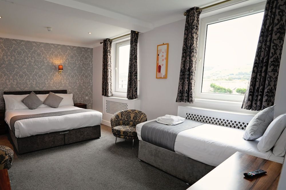 The Beaches Hotel and Spa Twin Room 4