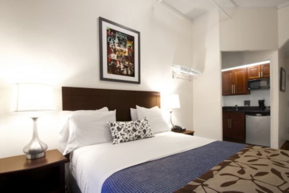 Hotel 309 Economy Room with Shared Bathroom 4