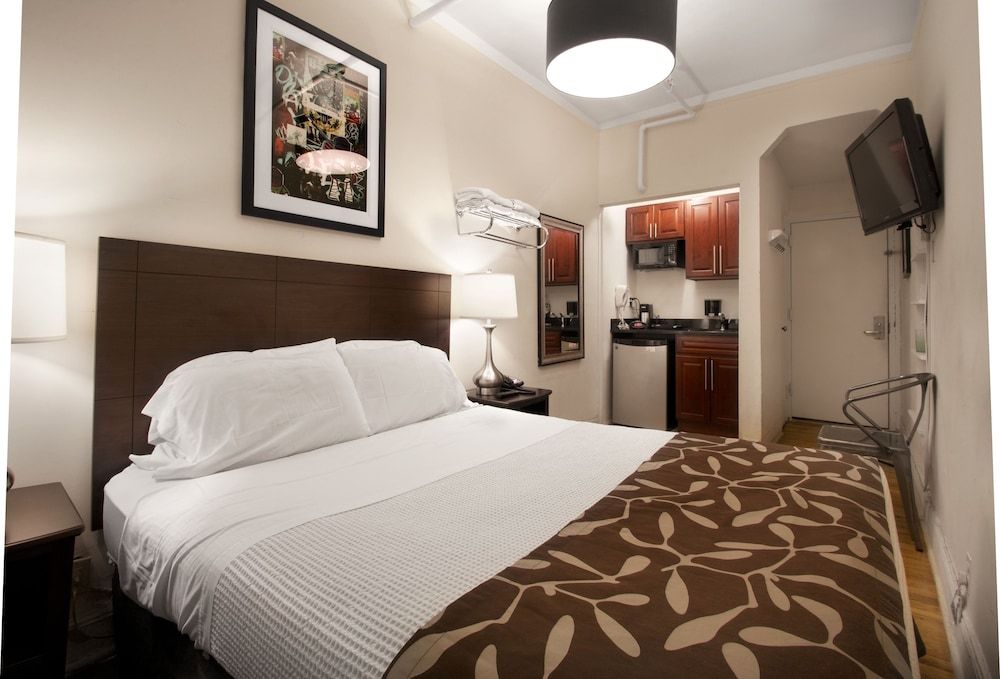 Hotel 309 Economy Room with Shared Bathroom 3