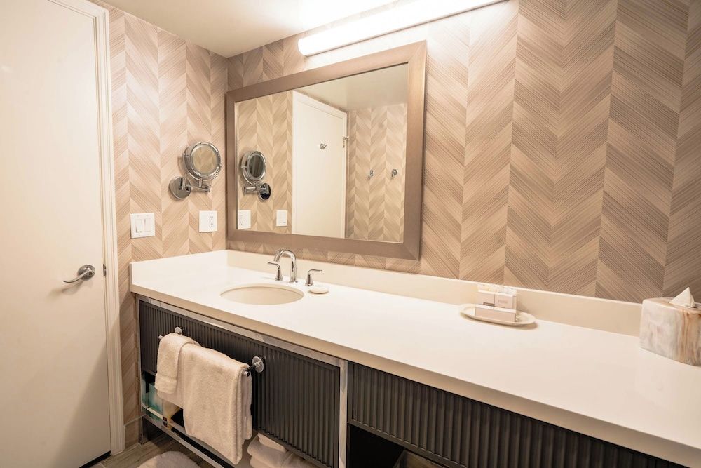 undefined La Grande Residence Vancouver at The Sutton Place Hotel 9