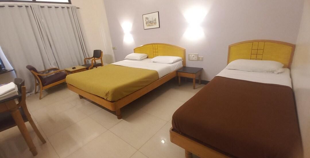 Kamat Executive Inn