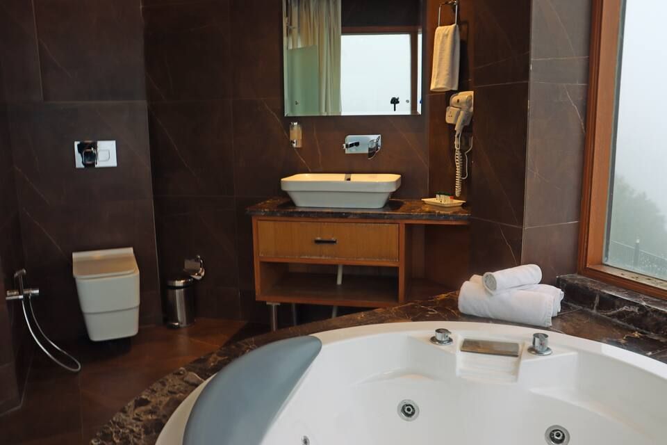 Rosetum Kasuali Queen Jacuzzi Suite 3