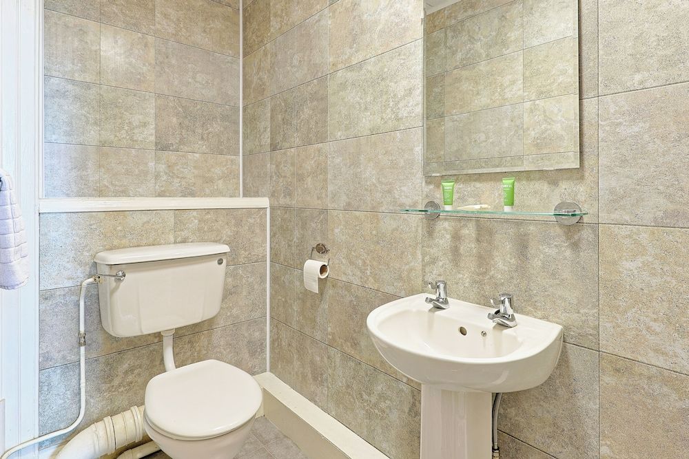 OYO The Southcliff Hotel Standard Double Room, Balcony 6