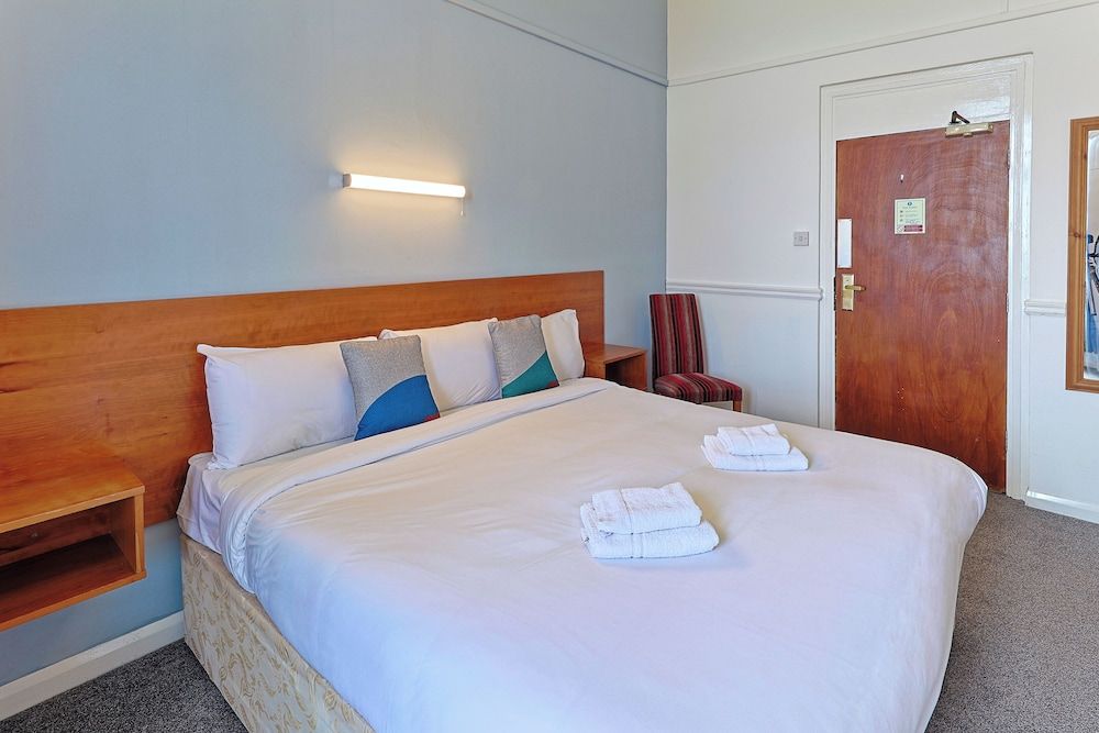 OYO The Southcliff Hotel Standard Double Room 4