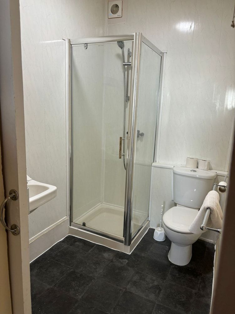 OYO The Southcliff Hotel Standard Double Room 5