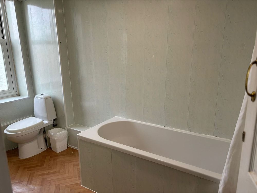 OYO The Southcliff Hotel Standard Double Room 6