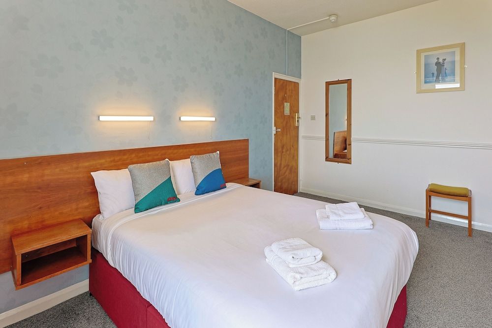 OYO The Southcliff Hotel Standard Double Room