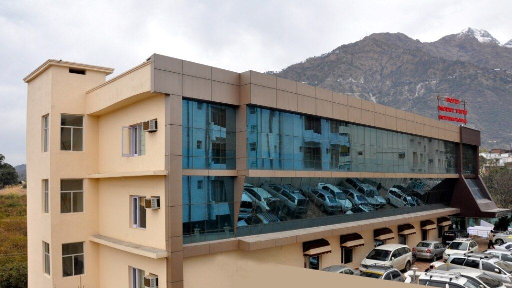 undefined Mount View International 9