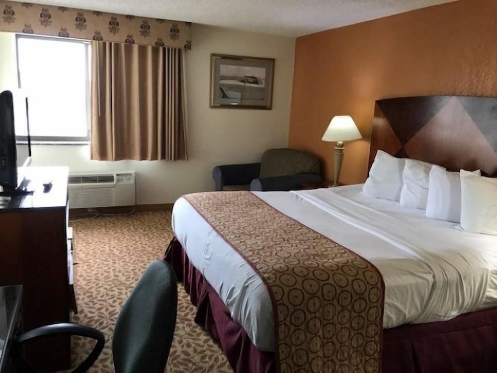 Marvin's Garden Inn Standard Room, 1 King Bed