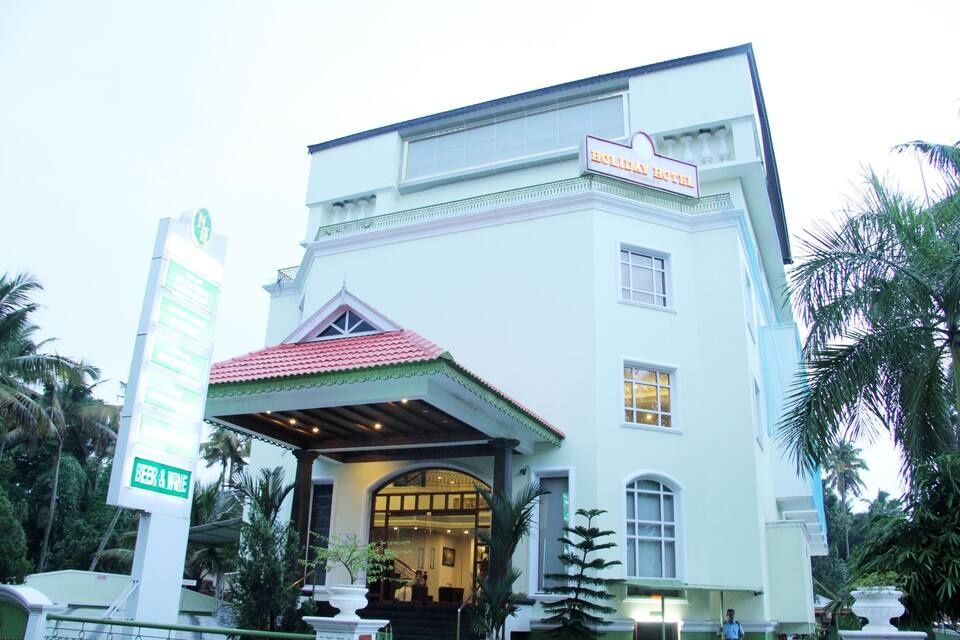 undefined Holiday Hotel 7