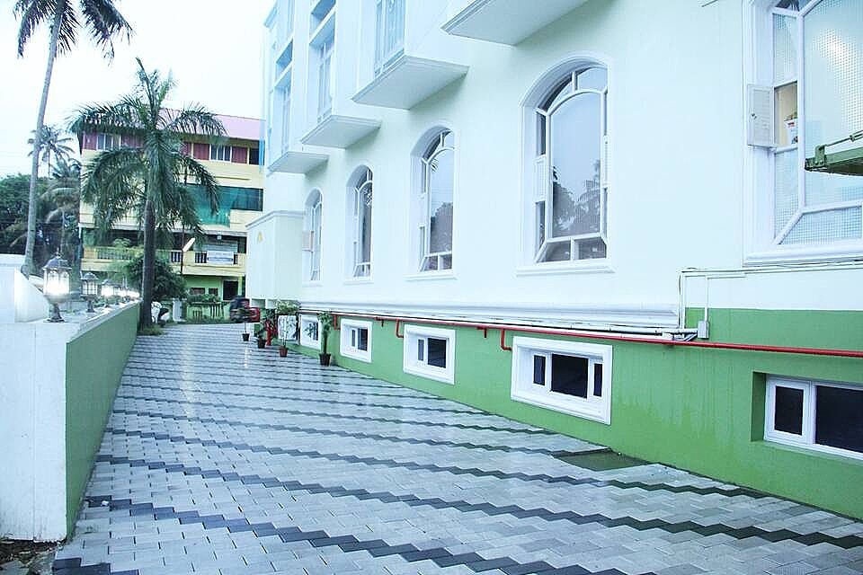 undefined Holiday Hotel 8