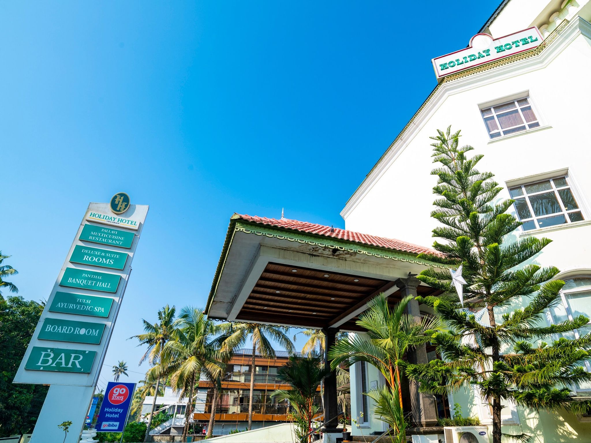 undefined Holiday Hotel 6