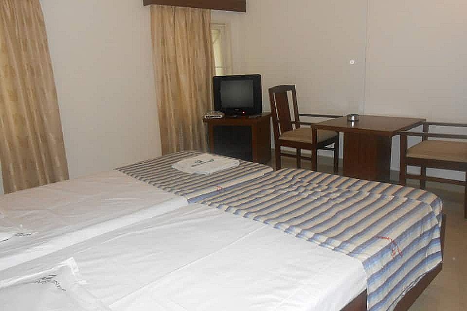 Hotel Airlines AC ROOM