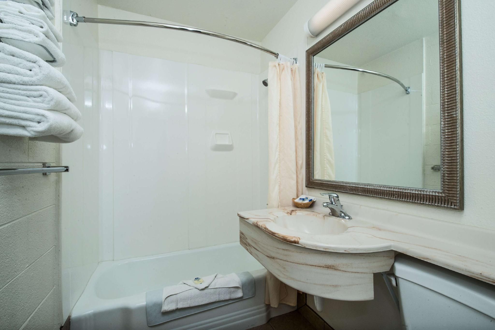 Americas Best Value Inn Pendleton 2 Queen Beds - Non-Smoking 3