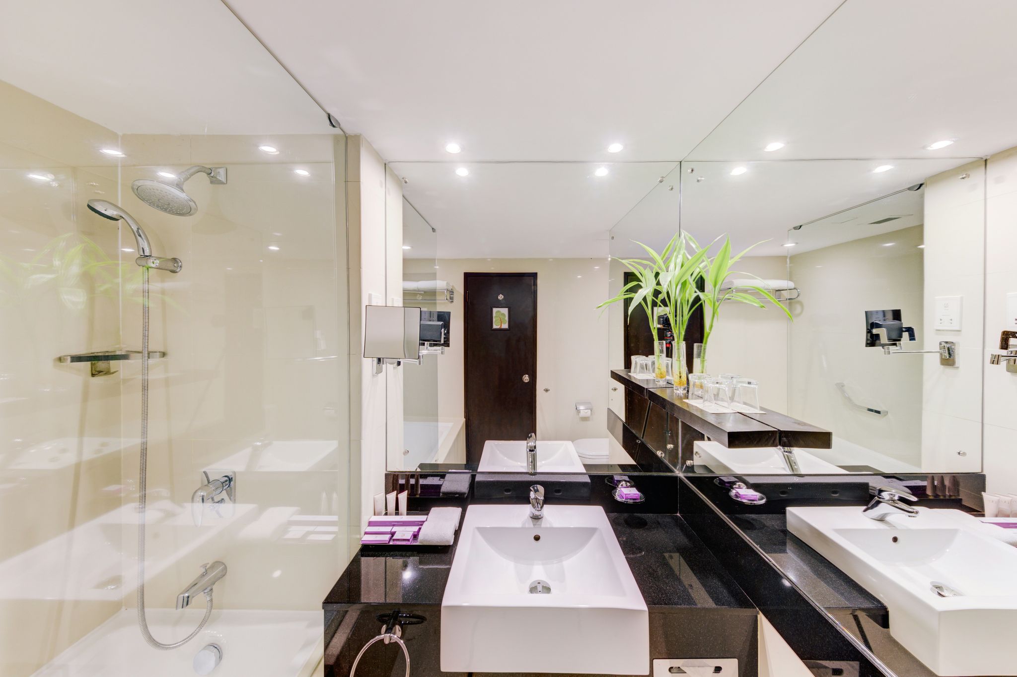 Cinnamon Lakeside Colombo Superior Twin Room 20