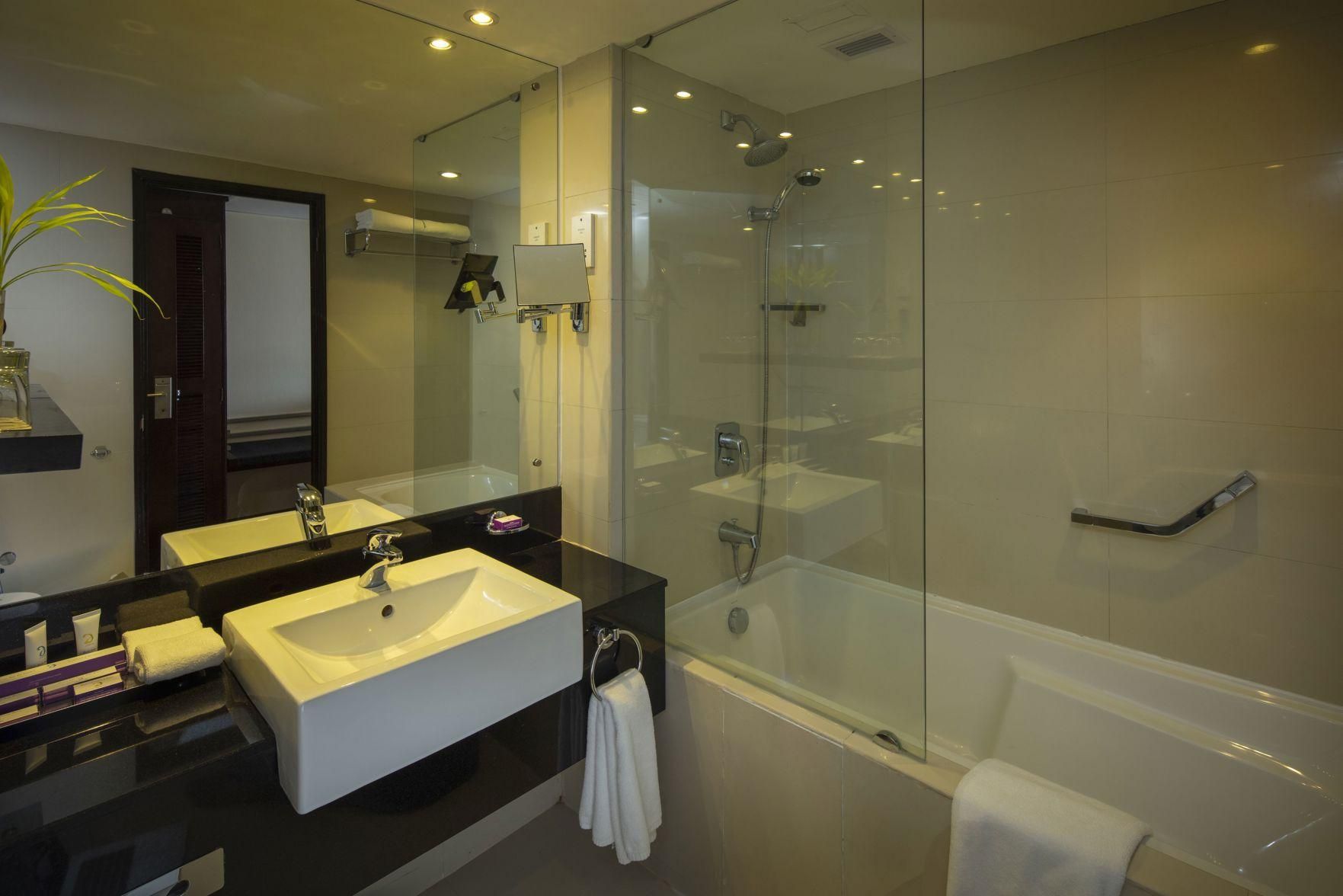 Cinnamon Lakeside Colombo Superior Twin Room 22