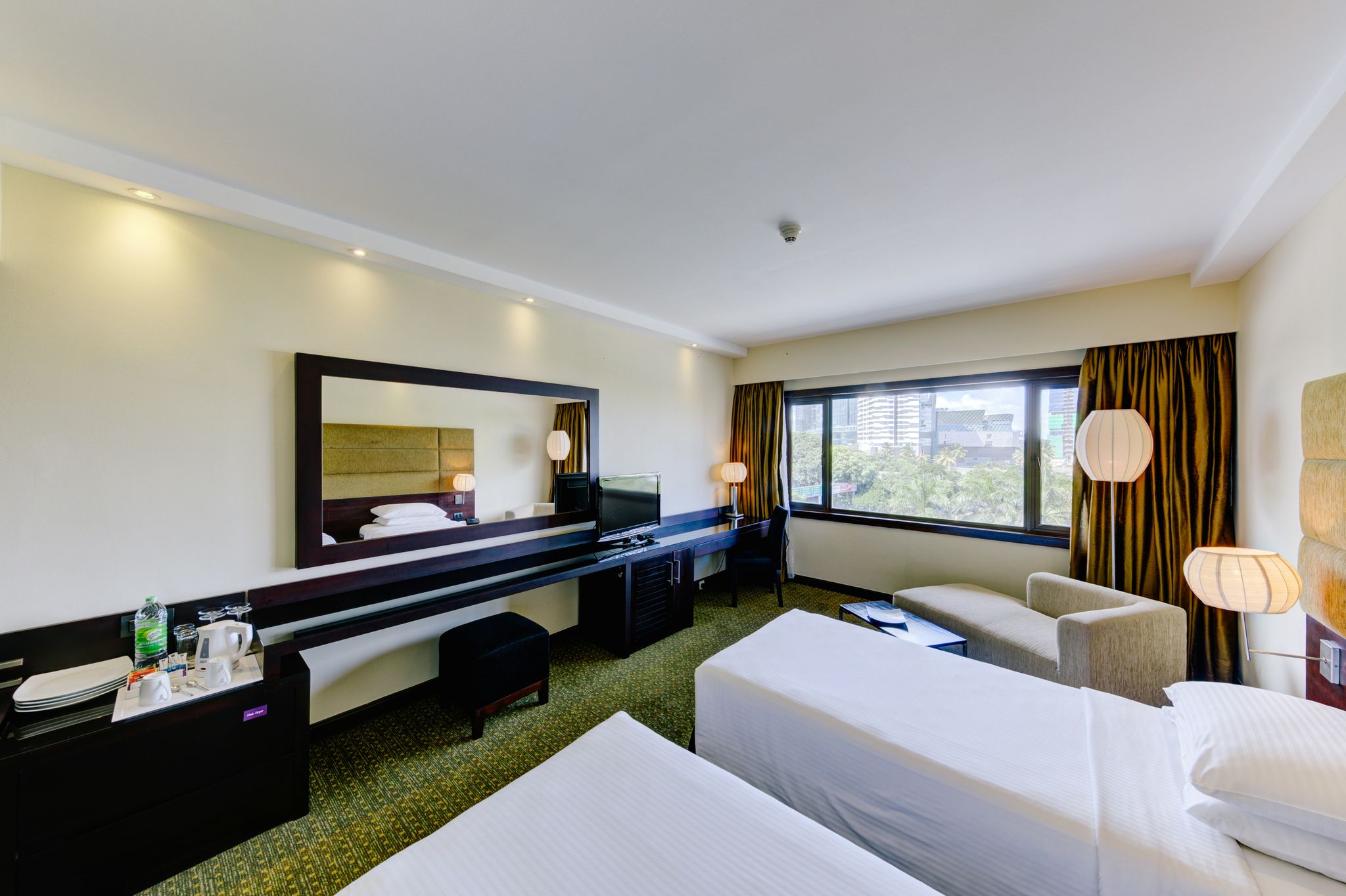 Cinnamon Lakeside Colombo Superior Twin Room 9