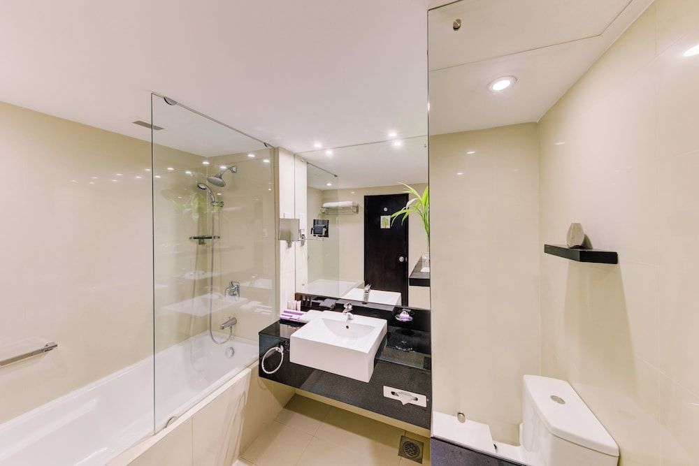 Cinnamon Lakeside Colombo Superior Twin Room 16