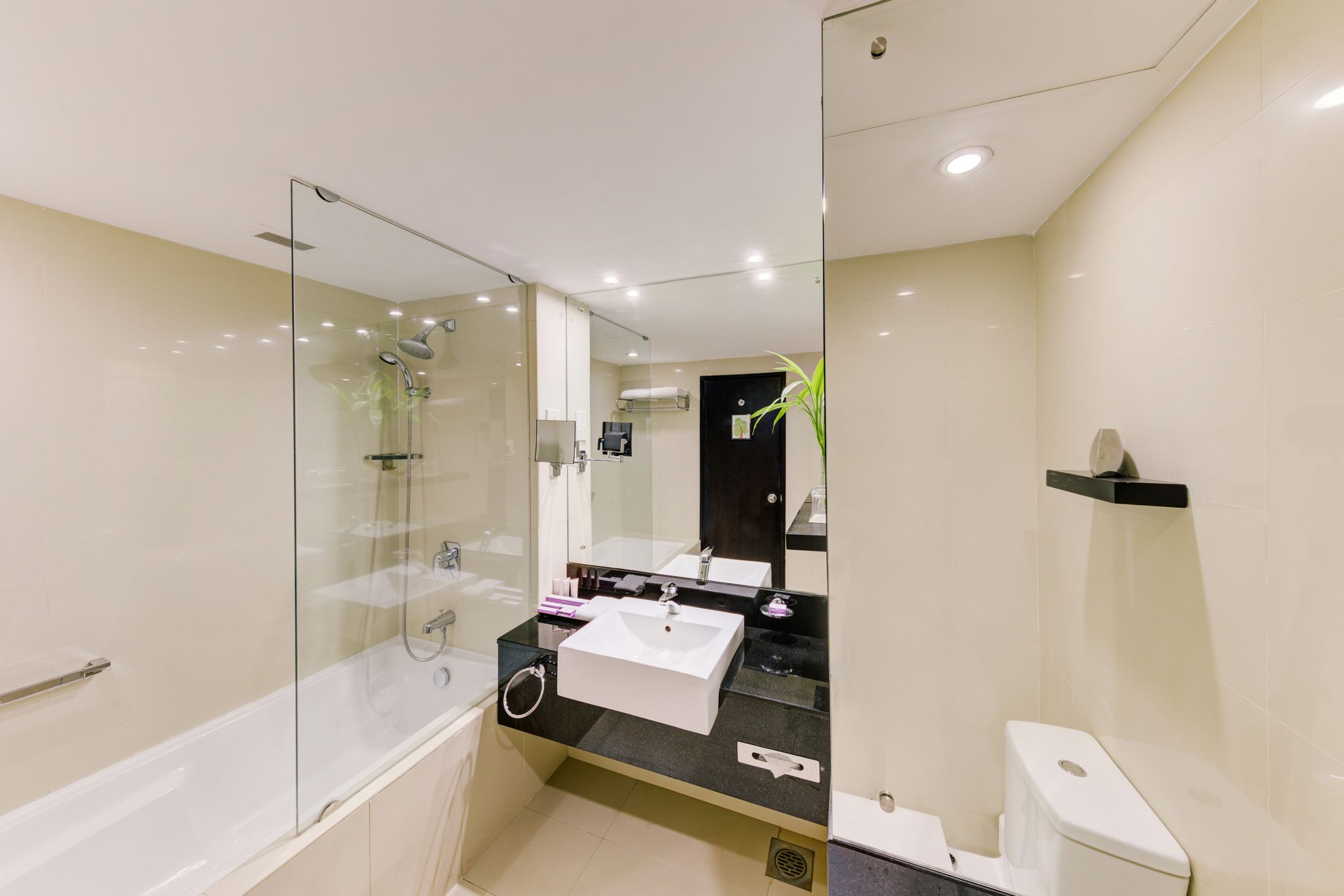 Cinnamon Lakeside Colombo Superior Twin Room 23