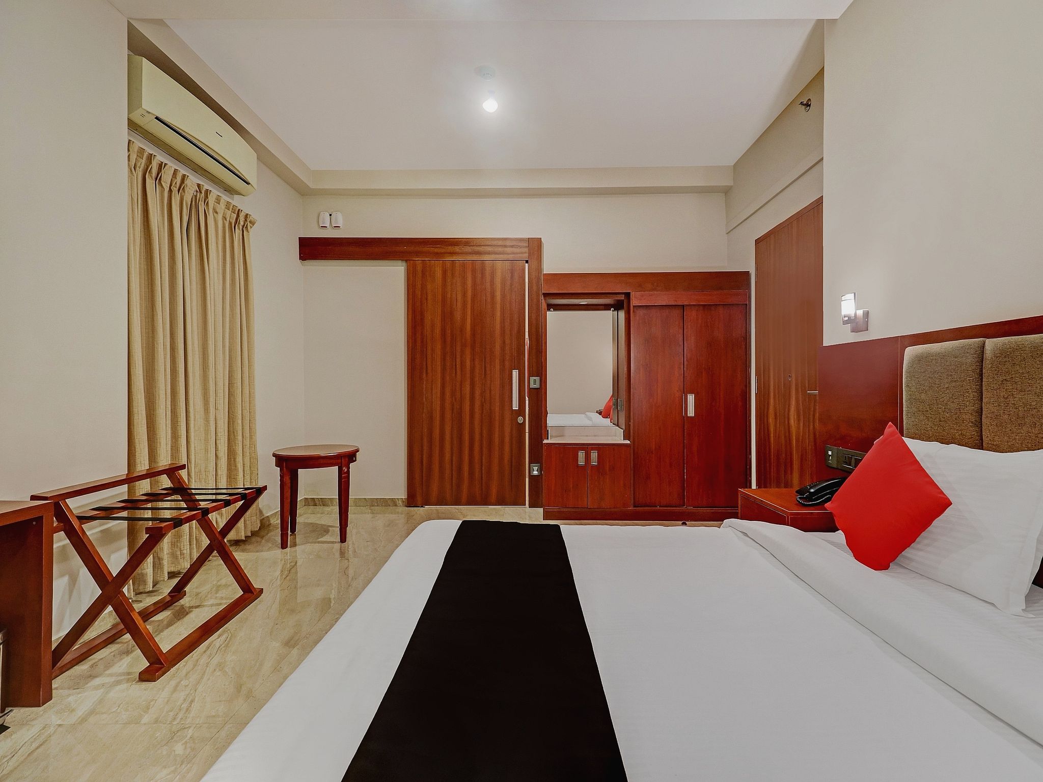 Super Townhouse Kizhakkambalam Tourist Home Classic Room 14