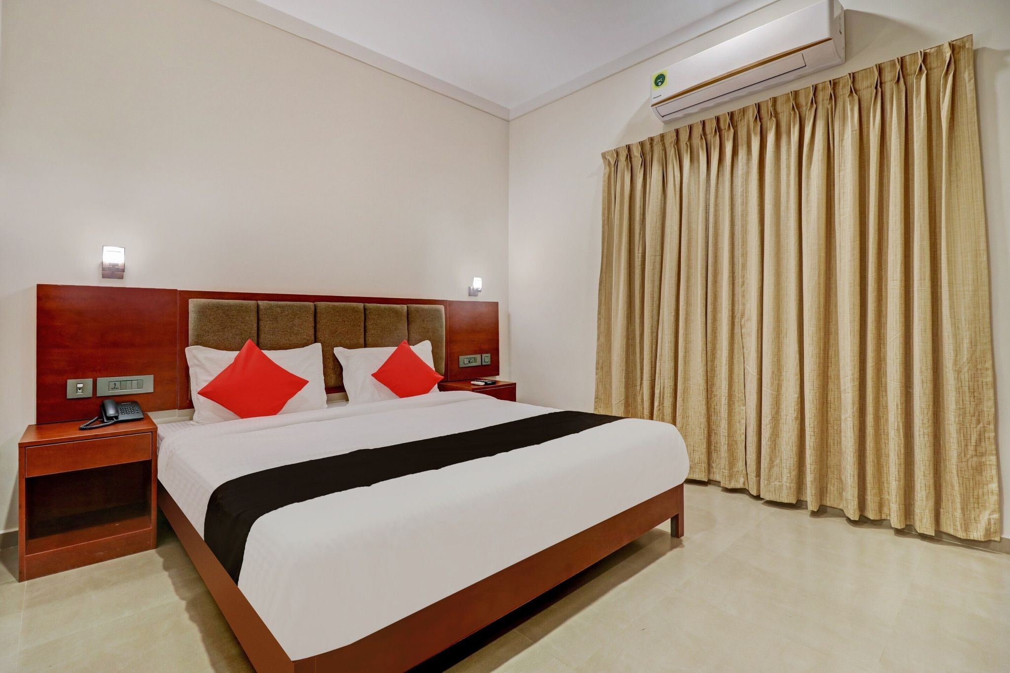 Super Townhouse Kizhakkambalam Tourist Home Classic Room 2