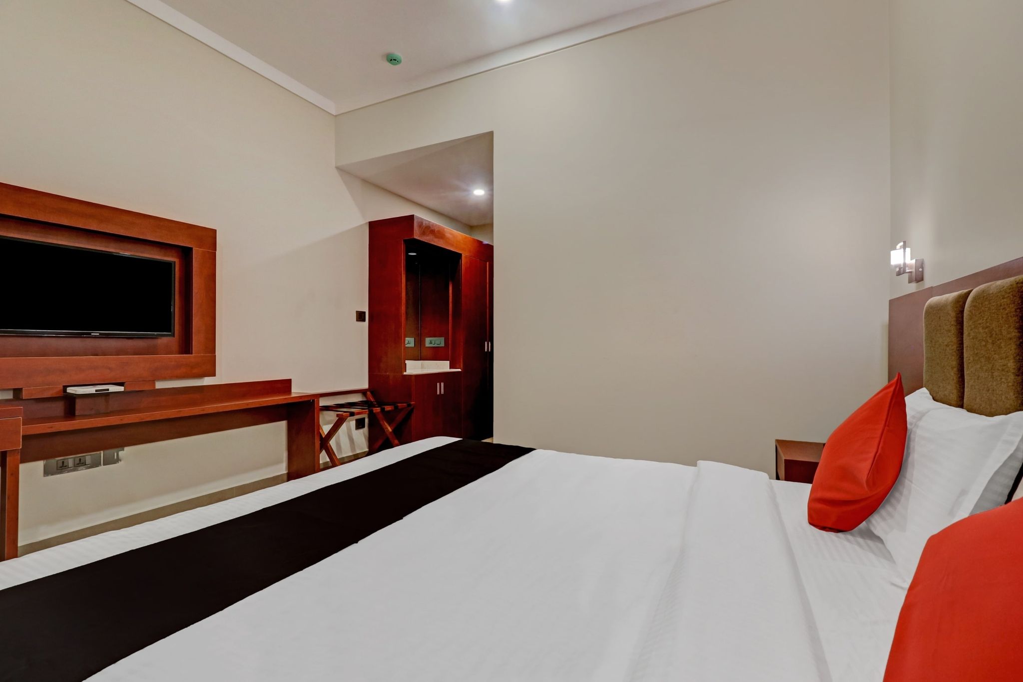Super Townhouse Kizhakkambalam Tourist Home Classic Room 5