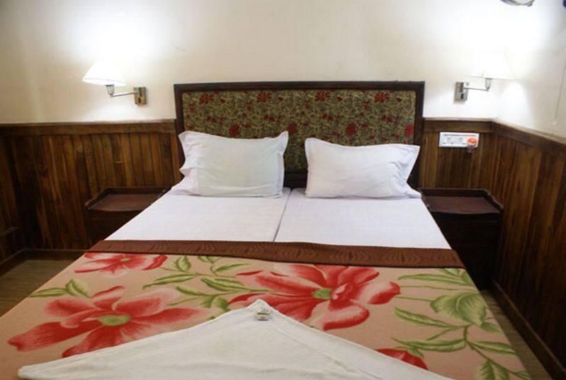 undefined Global Vision Tour Houseboat 8