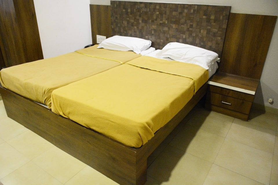 Deluxe Double Bedroom