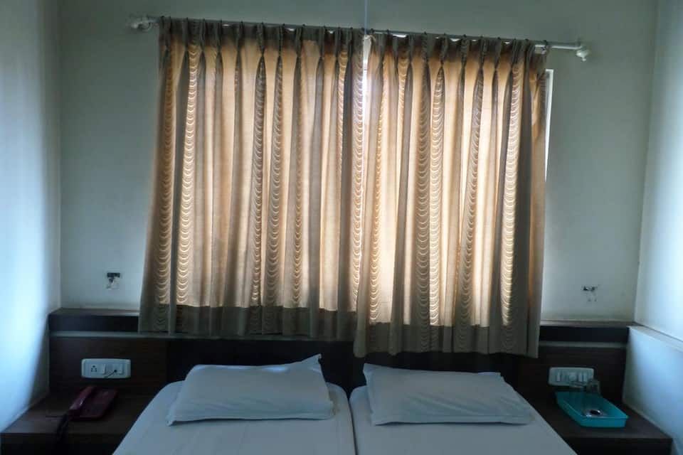 Shri Dwarka, Kolhapur Deluxe Non AC Room 4