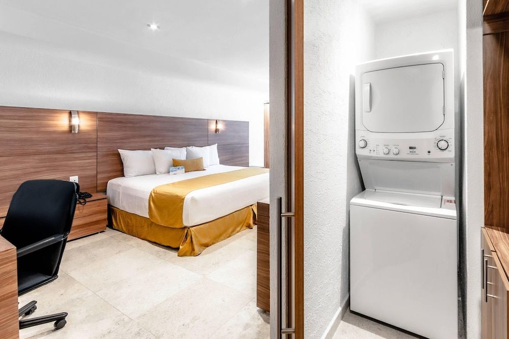 Comfort Inn Queretaro Tecnologico Suite, 1 King Bed, Non Smoking 4