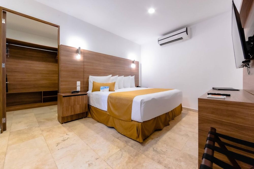 Comfort Inn Queretaro Tecnologico Suite, 1 King Bed, Non Smoking 6