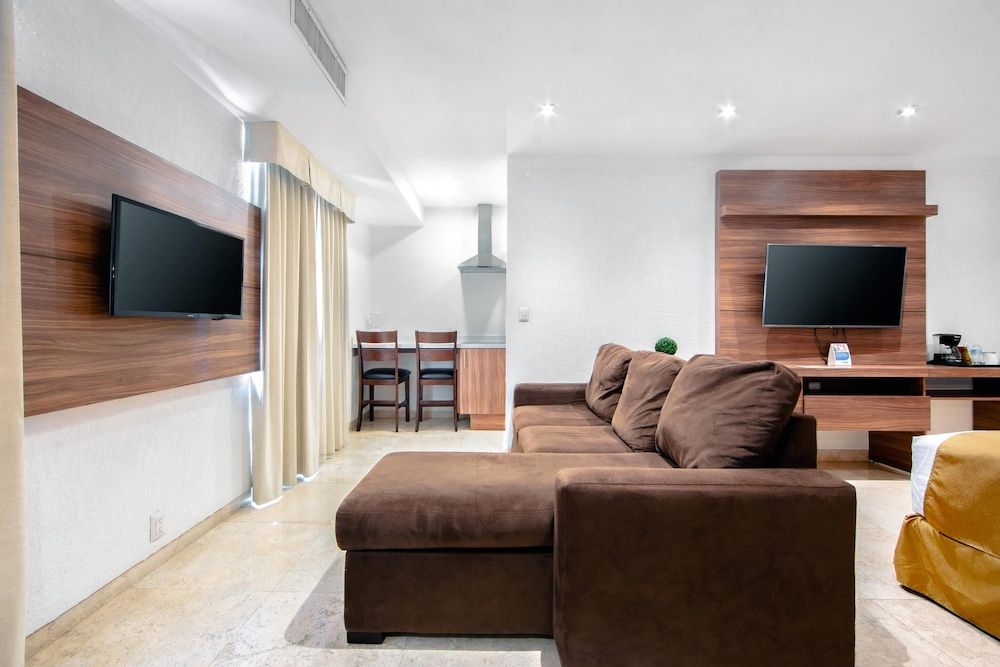 Comfort Inn Queretaro Tecnologico Suite, 1 King Bed, Non Smoking 11