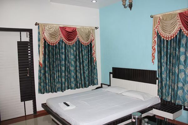 Artland Hotel Deluxe Room 2