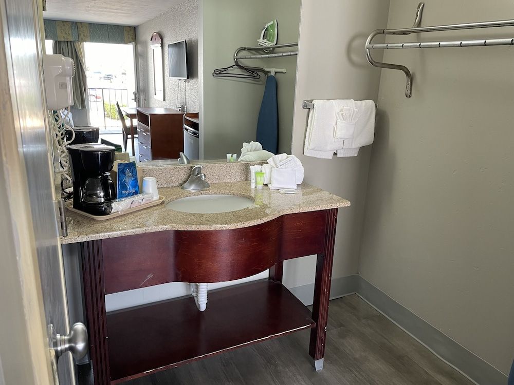 Village Inn Destin Two Queen Beds, Smoking 5