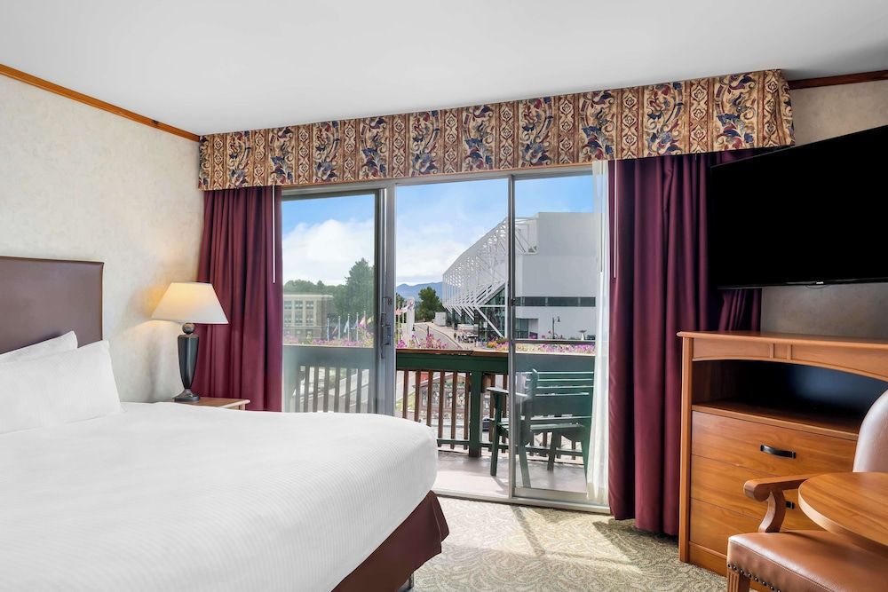 Suite, 1 King Bed, Non Smoking, Jetted Tub (2nd Floor;with Sofabed)