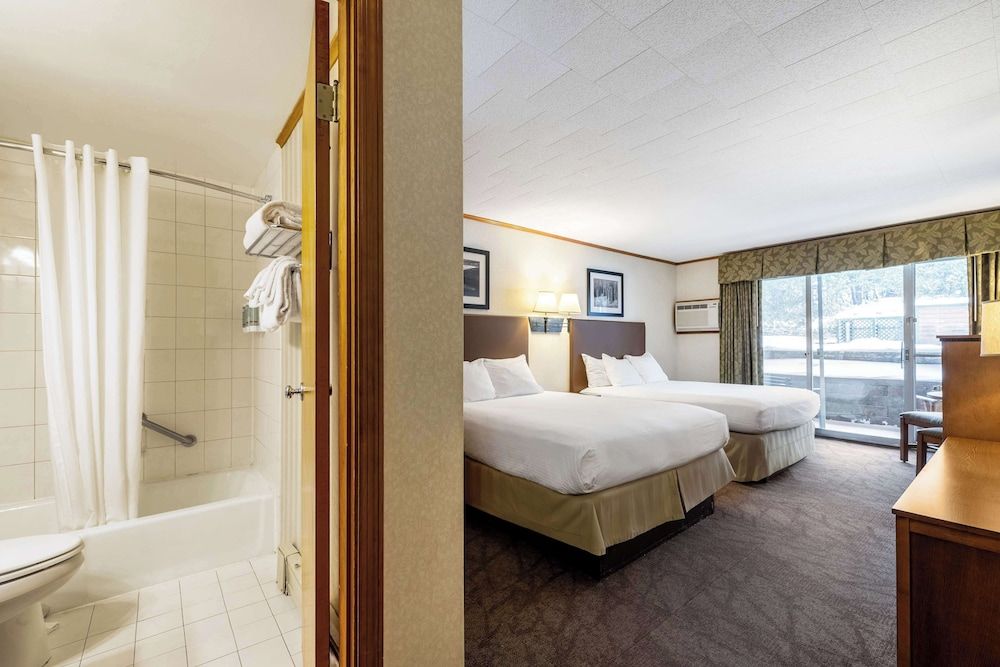 Standard Room, 2 Queen Beds, Non Smoking, Refrigerator & Microwave (1st Floor)