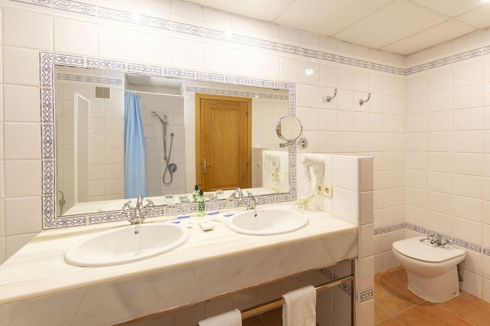 Apartment (3 Adults + 1 Child)