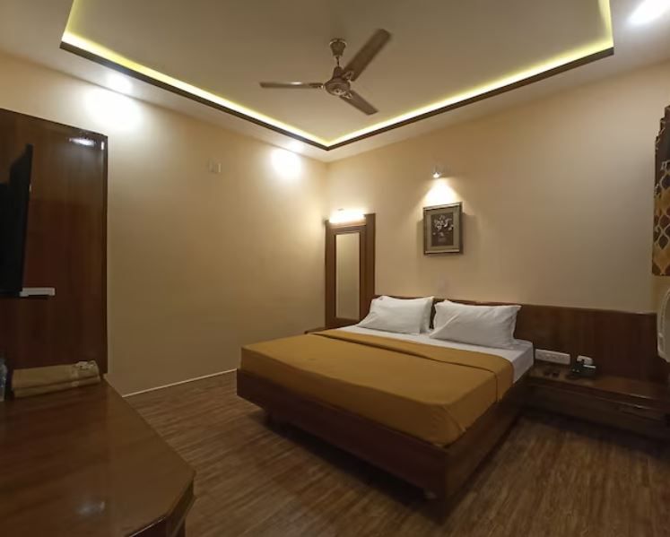 HOTEL ROYAL PARK. Super Deluxe AC