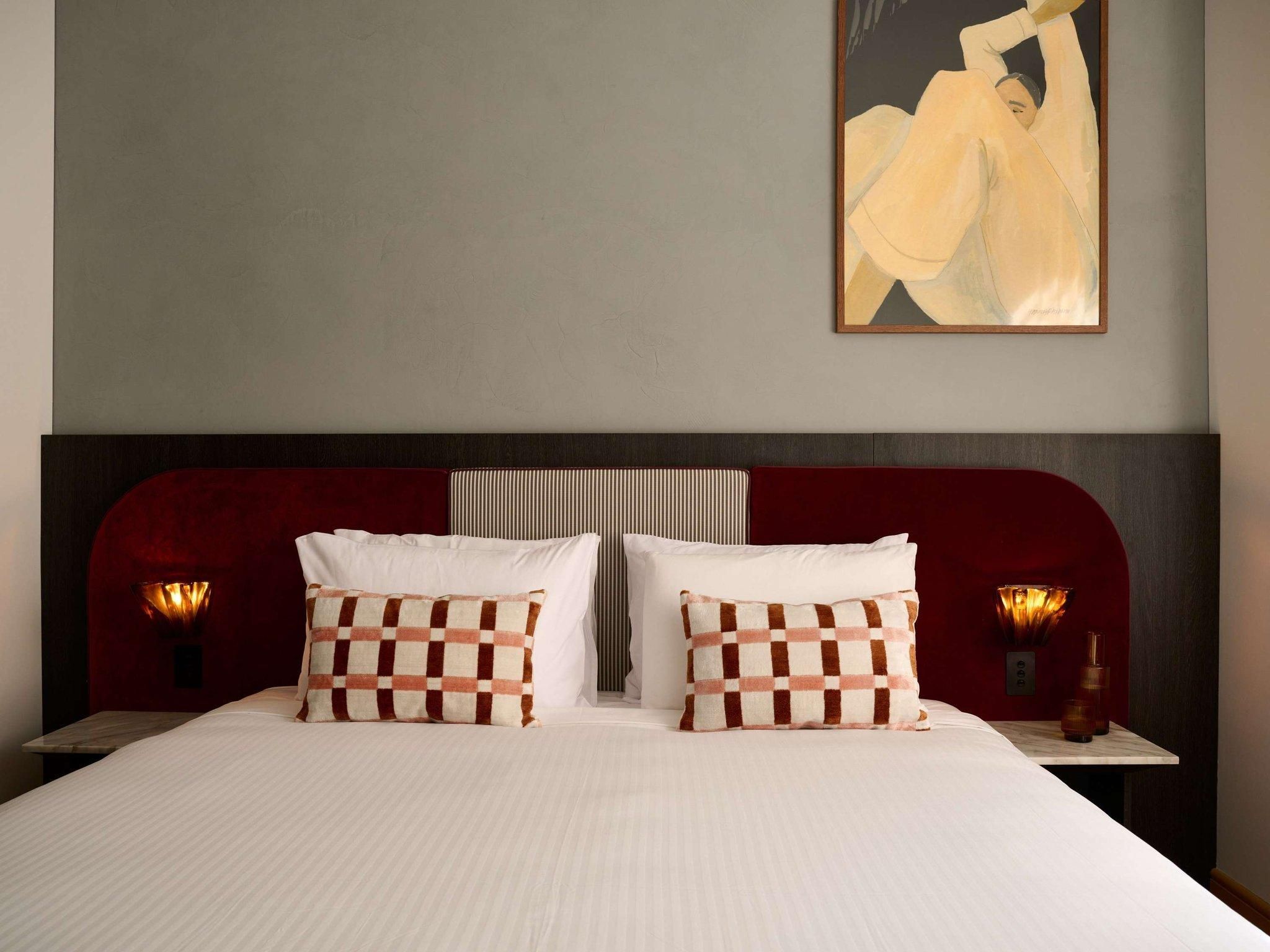 Dante King with 1 King Bed