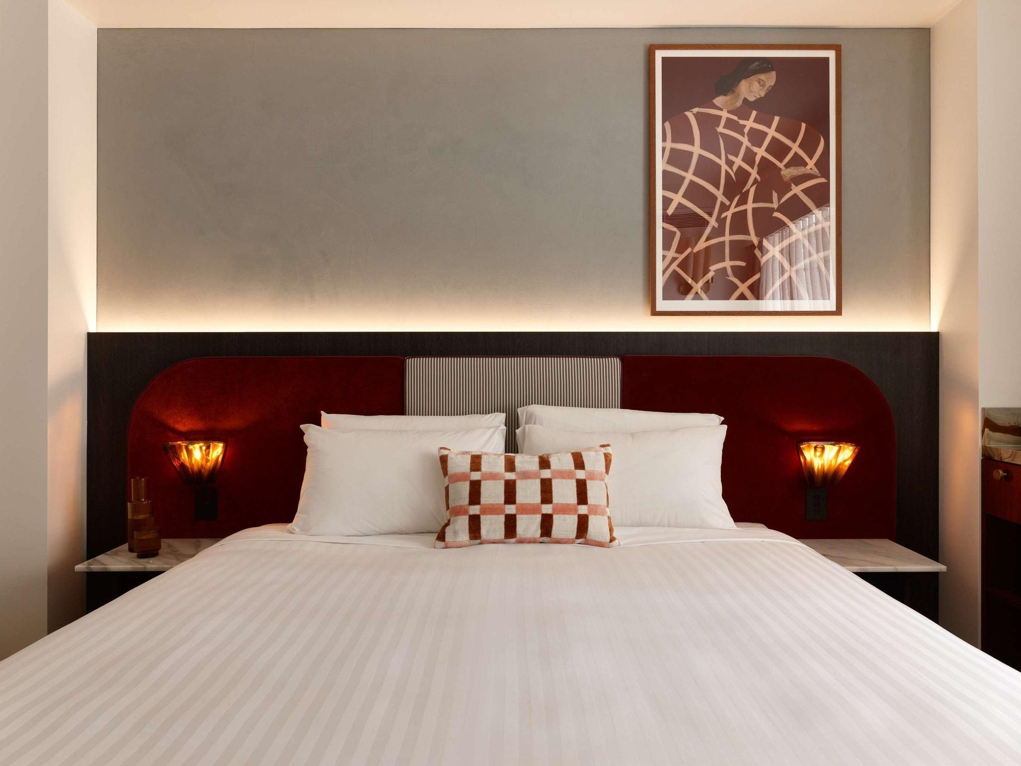 Morris King with 1 King Bed