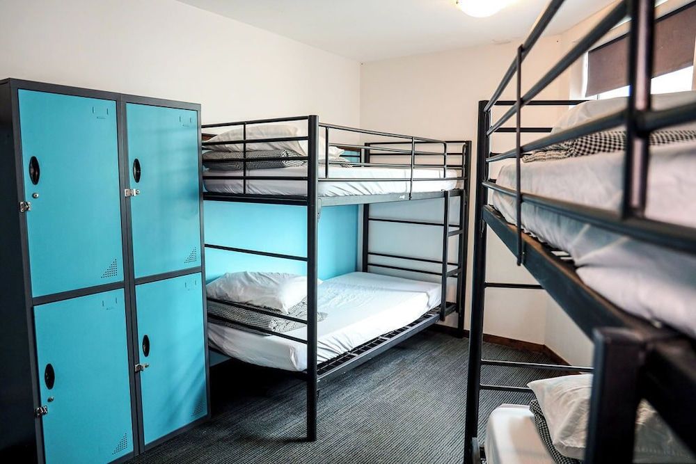 Nomads St Kilda Hostel Mixed Dormitory with Private Bathroom- 4 Beds