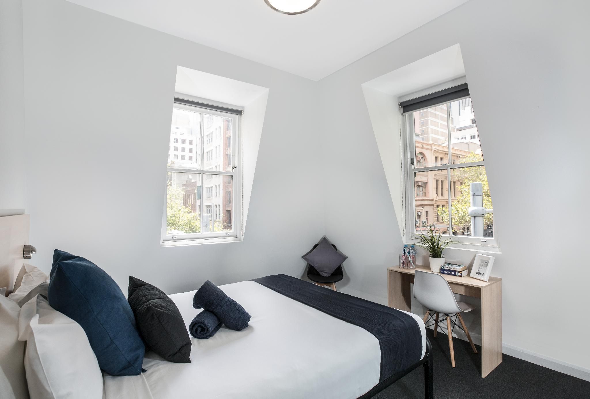 Nomads Sydney - Hostel Double Room with Shared bathroom