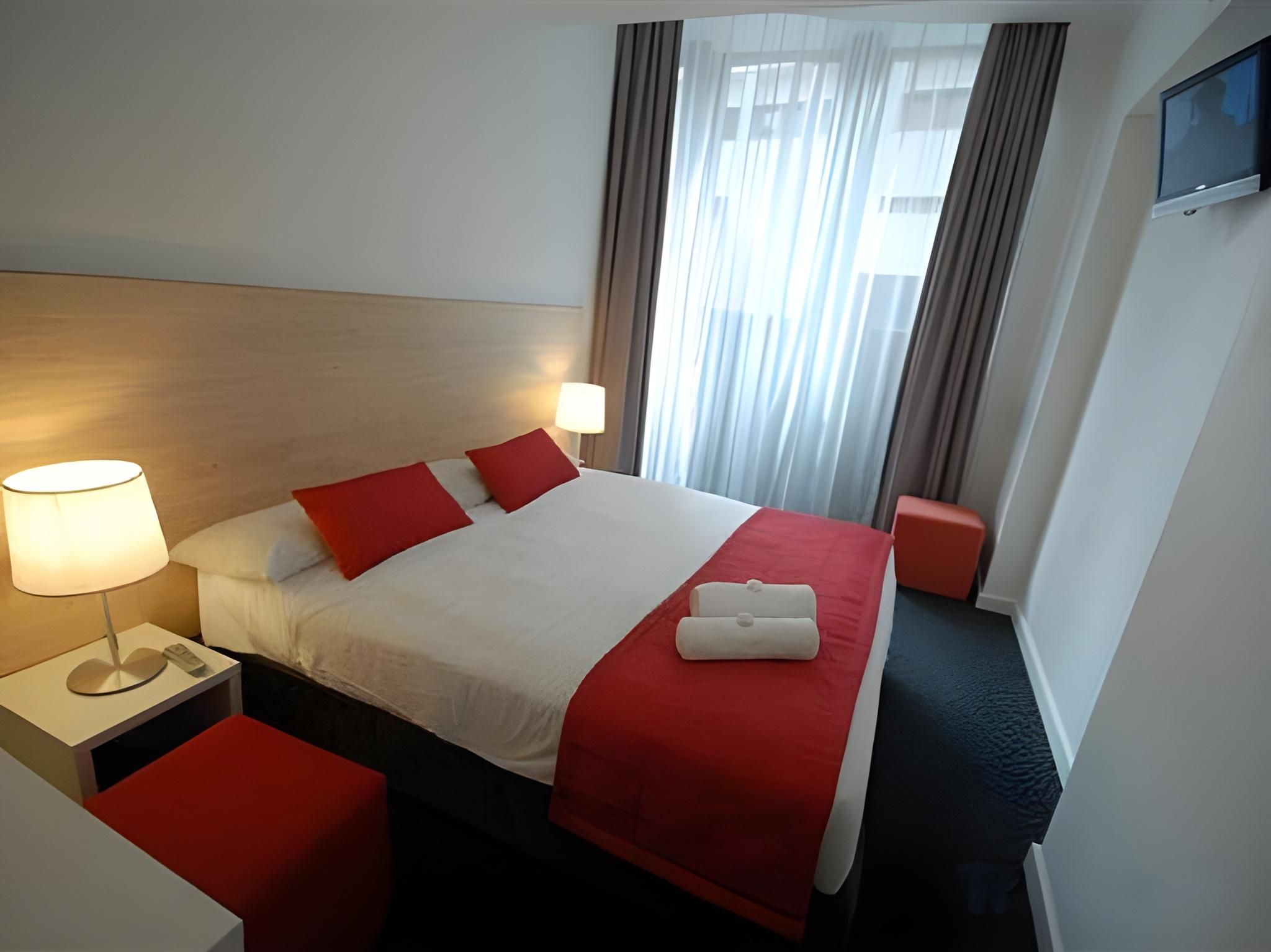 Nomads Sydney - Hostel Double Room with Shared bathroom 2