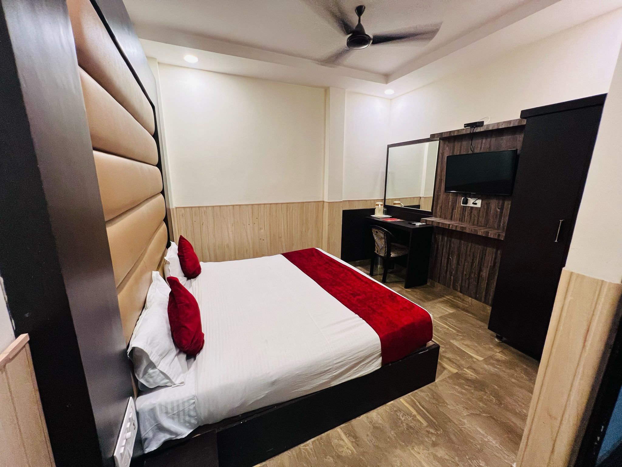DELUXE AC Room