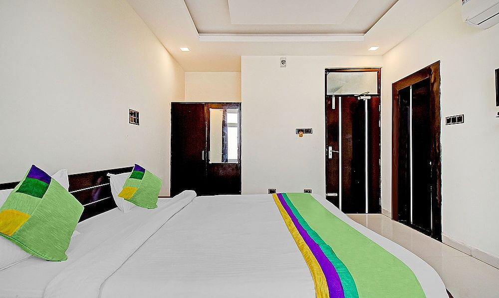 Treebo Silver Grand Standard Double Room 6