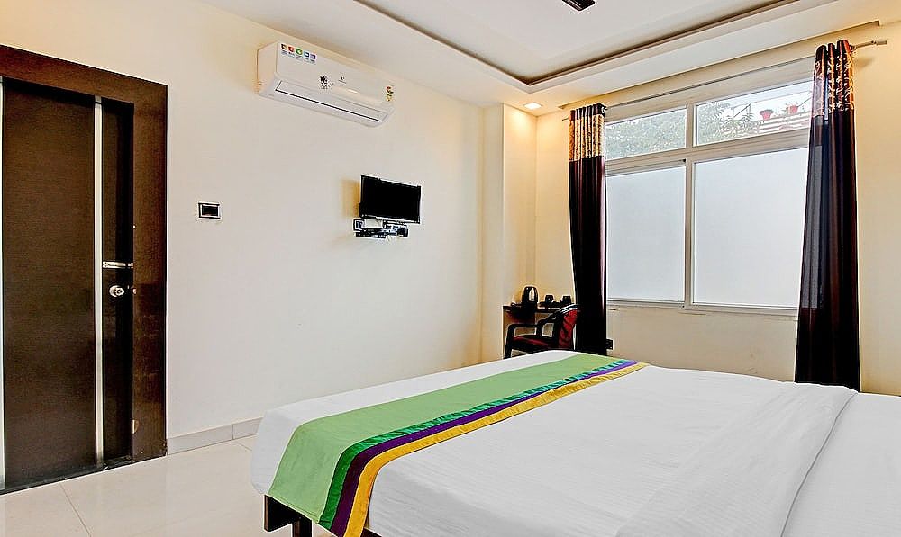 Treebo Silver Grand Standard Double Room 4