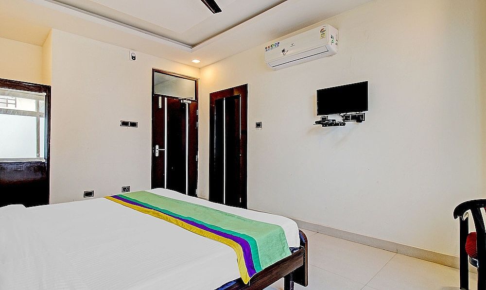 Treebo Silver Grand Standard Double Room 14