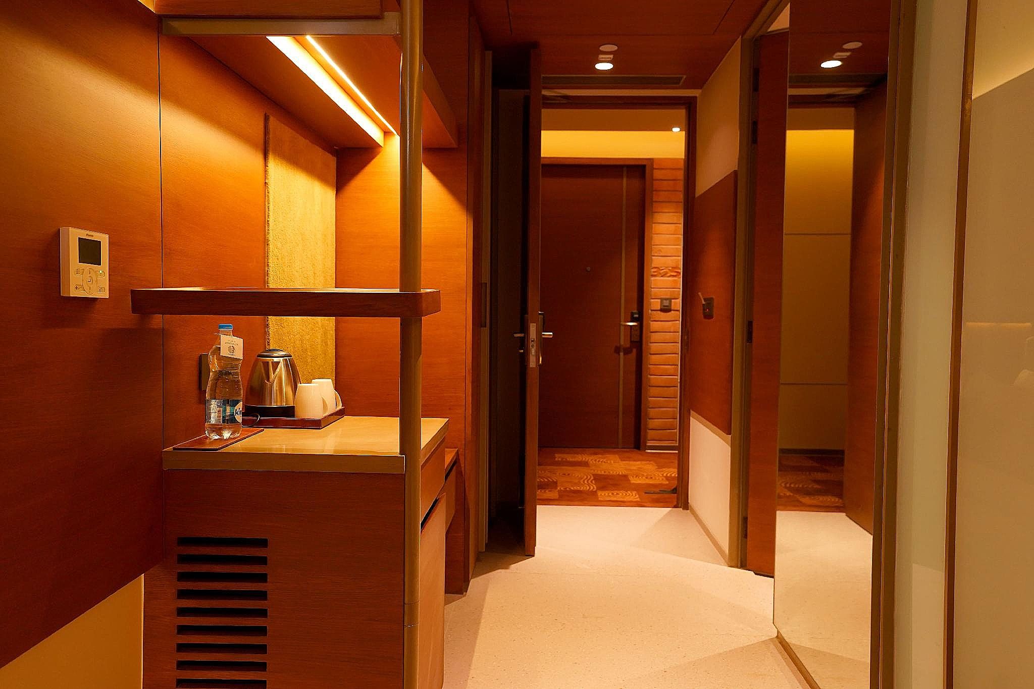 The Centrum Deluxe Room 4