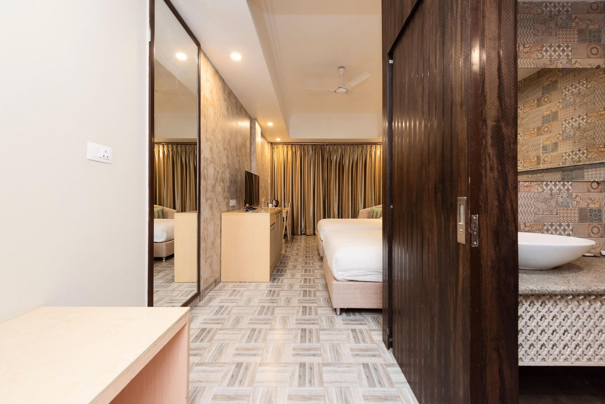 Hotel Casa Aishbagh Deluxe Twin or Double Room ( Local ID Is Not Allowed ) 8